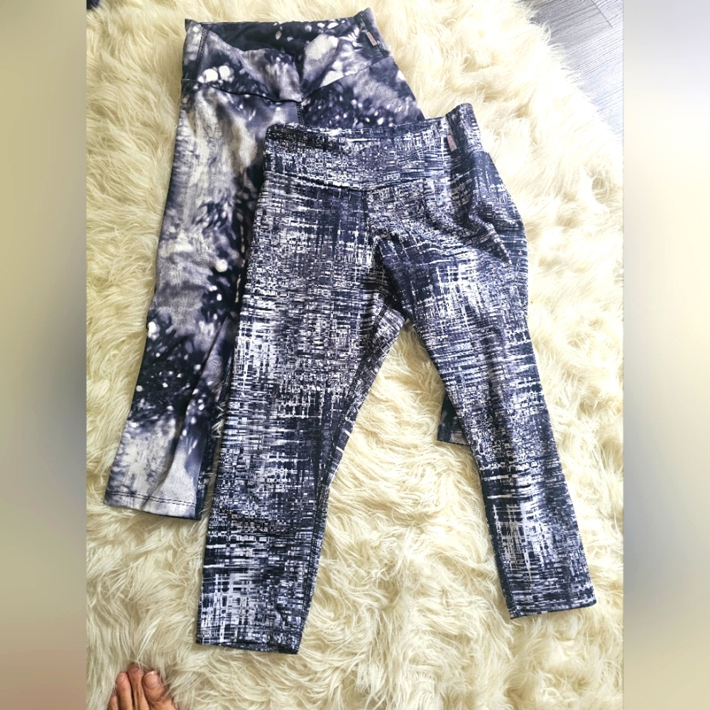 2 pair of leggings